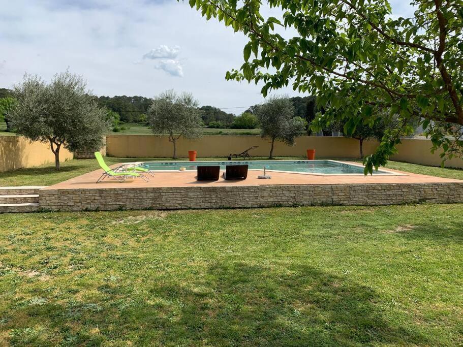 Loue Studio Dans Une Villa Avec Piscine Terrasse Saint-Theodorit Exterior foto