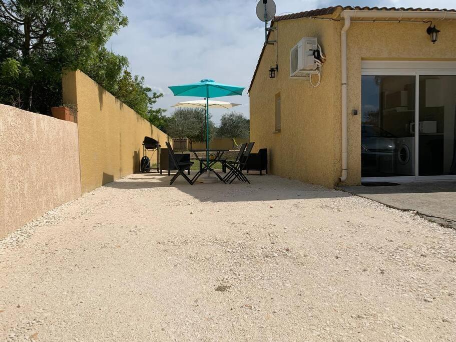 Loue Studio Dans Une Villa Avec Piscine Terrasse Saint-Theodorit Exterior foto